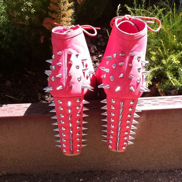 🚨Danger Zone Spiked Platform Booties🚨 - Picture 3 of 4