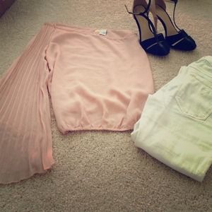 Super cute once shoulder top