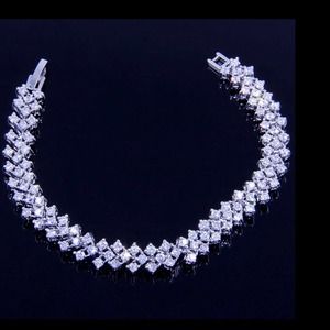 Brand new beautiful gorgeous silver bracelet