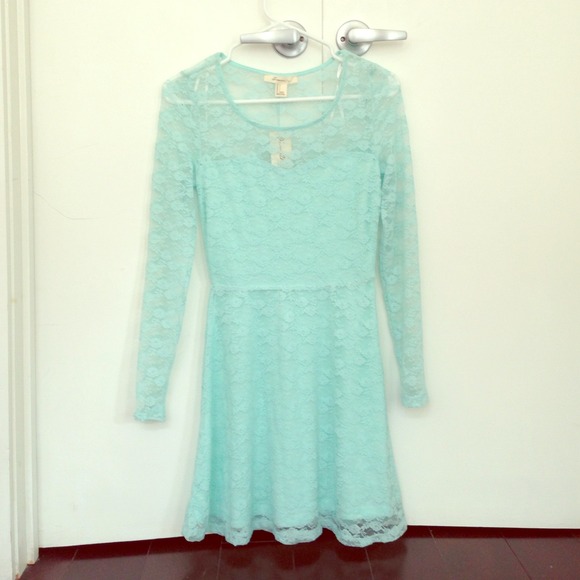 Pretty mint green, knee length, lace dress