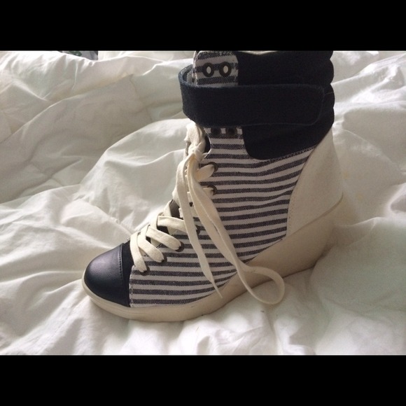 Wedge heel sneaker NWT