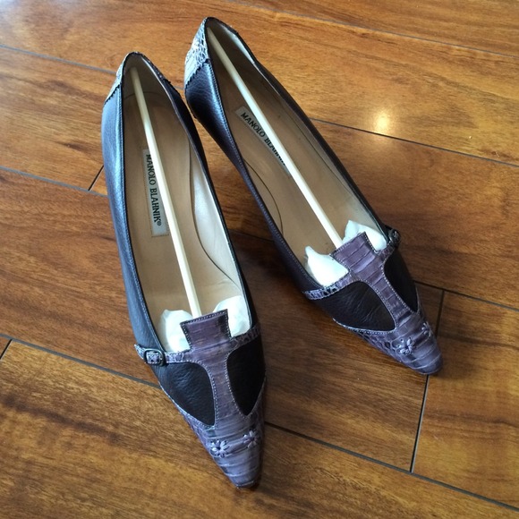 Manolo Blahnik mid/low heel in Purple Sneak size 9