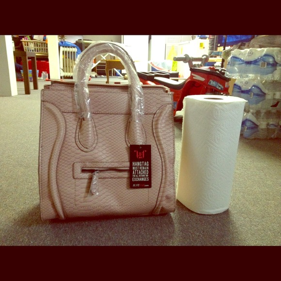 Extra pics of the JustFab bag!