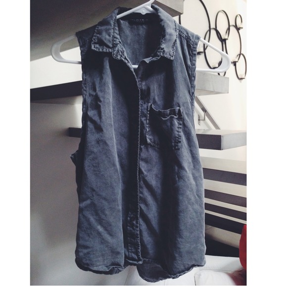 Brandy Melville Grey button down tank!