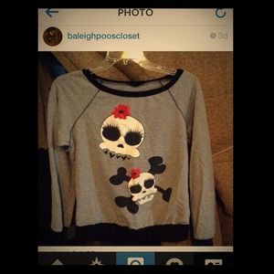 Skull sweater .