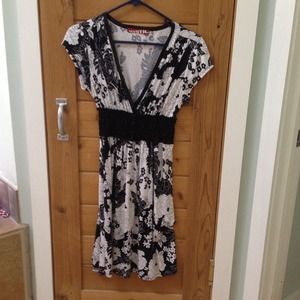 Flattering flower dress.