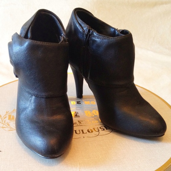Black Ankle Bow Booties Heel Boots w Zipper Sz 7
