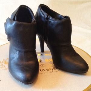 Black Ankle Bow Booties Heel Boots w Zipper Sz 7