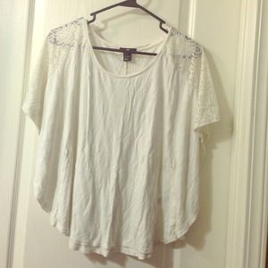 White beautiful blouse($6 if bundled)