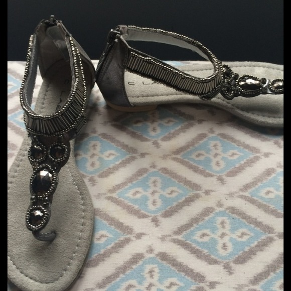 C label sandals size 7 worn once maybe twice - Picture 2 of 3