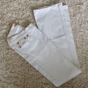 NEVER WORN! Size 3R white Hollister jeans!