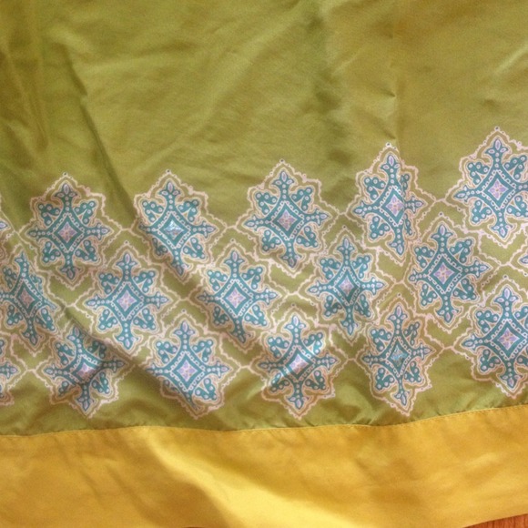 Express avocado and lime color 100% silk. - Picture 2 of 4