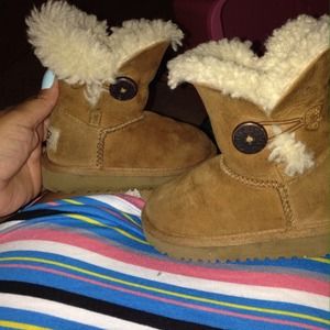 Toddler girl ugg boots size 7🔥🔥🔥🔥