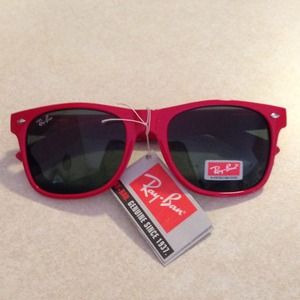 Red ray ban wayfarers