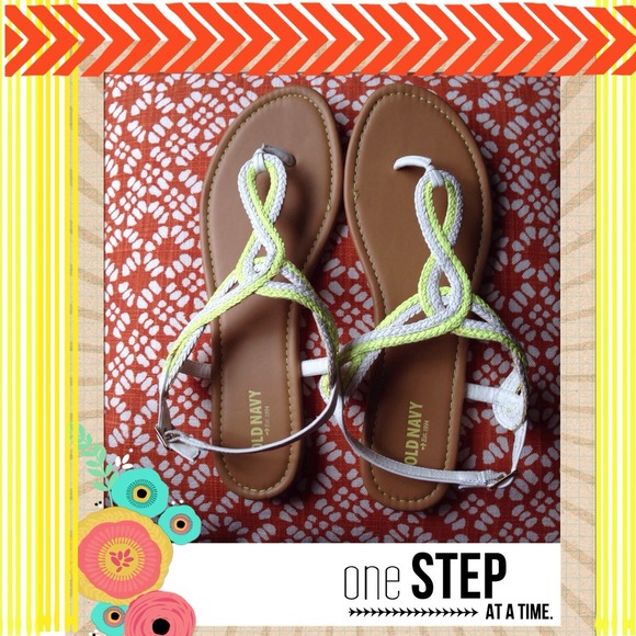 SALE ⬇️⬇️ Old Navy Sandals!! 🌞🌞🌴🌴