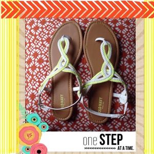 SALE ⬇️⬇️ Old Navy Sandals!! 🌞🌞🌴🌴