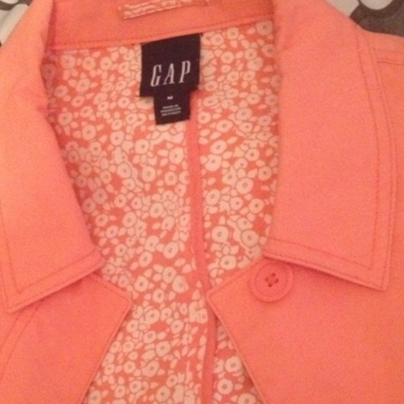 NWOT GAP RAINCOAT - Picture 2 of 3