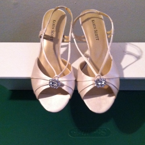 Awesome dressy sling backs.