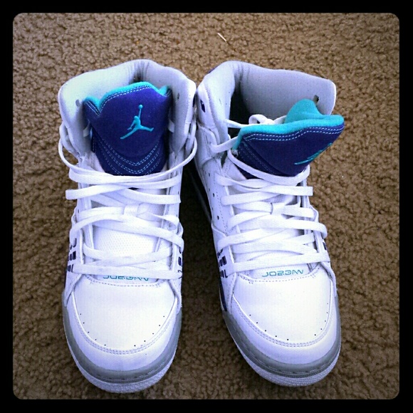 Jordans boy  size 6.5y  us