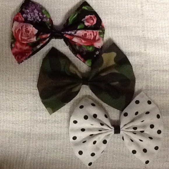 Cute hair bows $4 for 1 or $10 for 3.