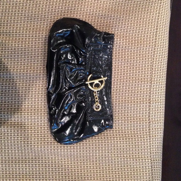Black clutch