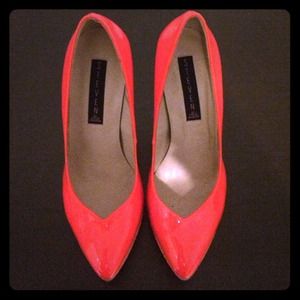 Neon pumps