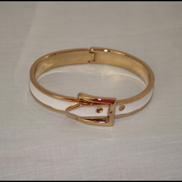 White/Gold Buckle Bracelet - Picture 1 of 1