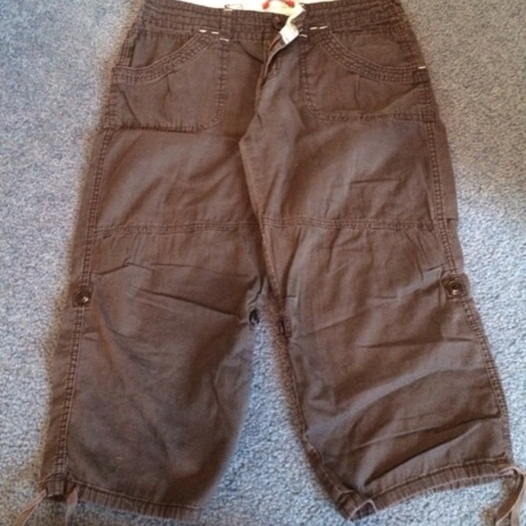 Navy blue/grey cargo capris