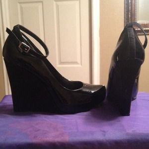 BCBGeneration wedged black shiny patent leather