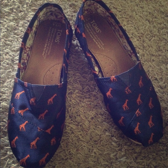 TOMS - giraffe print (navy and orange) size 7.5