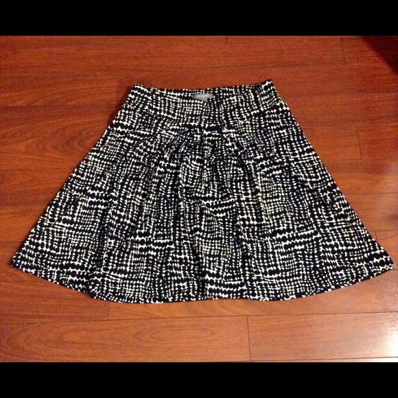 🚫🚫SOLD black/white skirt by Ann Taylor! 🚫🚫 - Picture 2 of 2