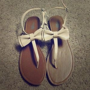 Nude Bow Sandals ☺️