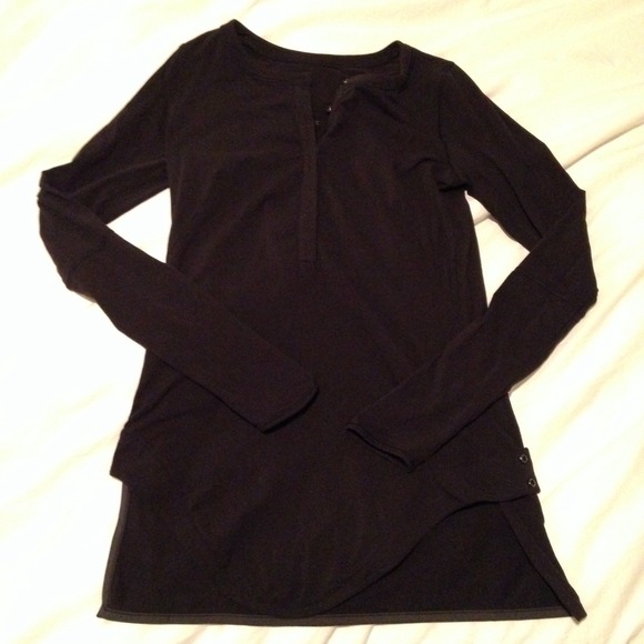 ON HOLD Lululemon black long sleeve top
