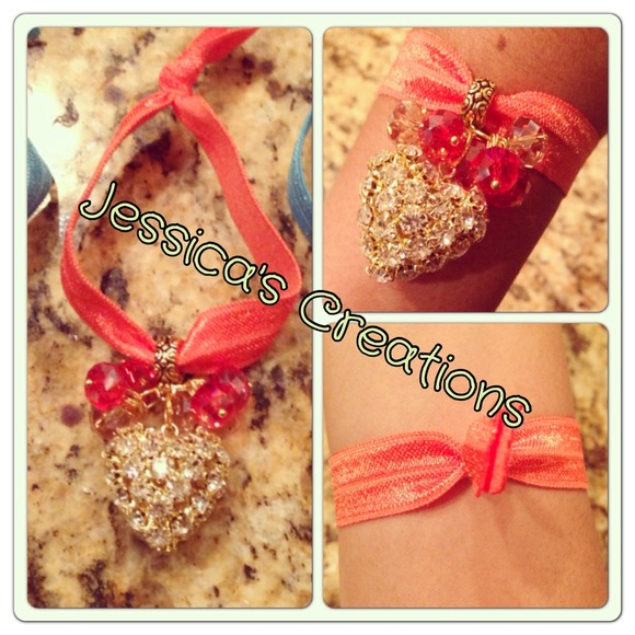 Stretchy charm bracelet