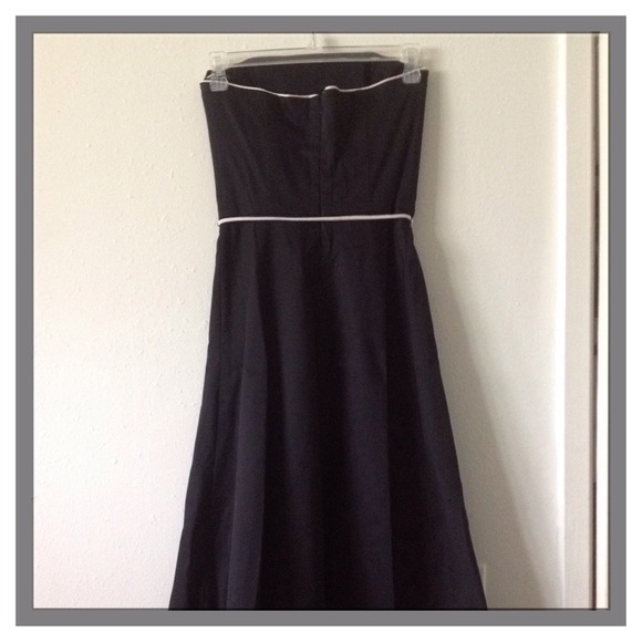 WHITEHOUSEBLACKMARKET BLACK DRESS - Picture 4 of 4