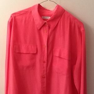 Silk blouse, coral in color. Equipment Femme.