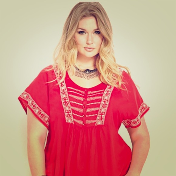 🚫SOLD!🚫Embroidered top!