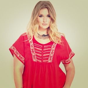 🚫SOLD!🚫Embroidered top!