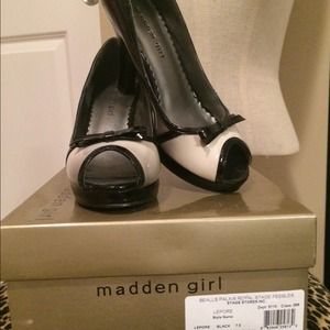 Steve Madden Madden Girl grey/black platforms!