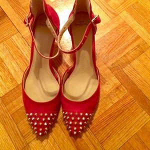 Amazing spiked toes red low pump