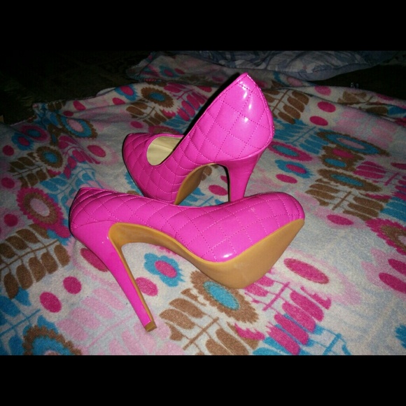 Never worn JusFab Hot pink shoes
