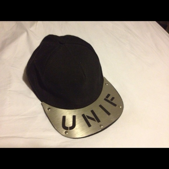 UNIF hat