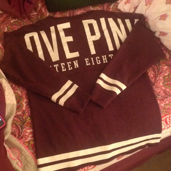 PINK varsity crew 💜