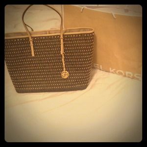 Sharing my new travel tote ...love it so much