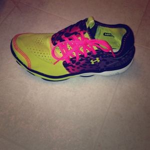 Under armour tennis shoes. Women's size 6 1/2