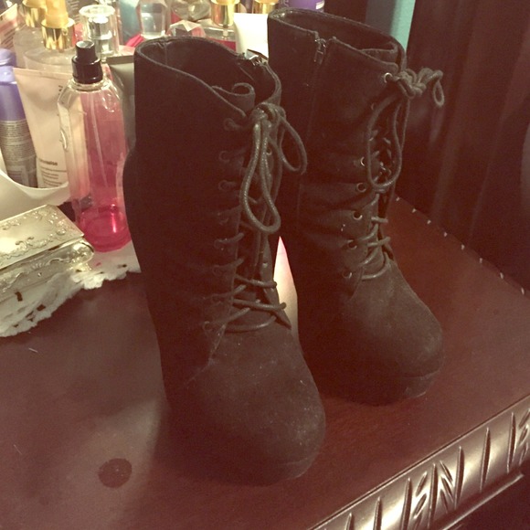 Booties😺