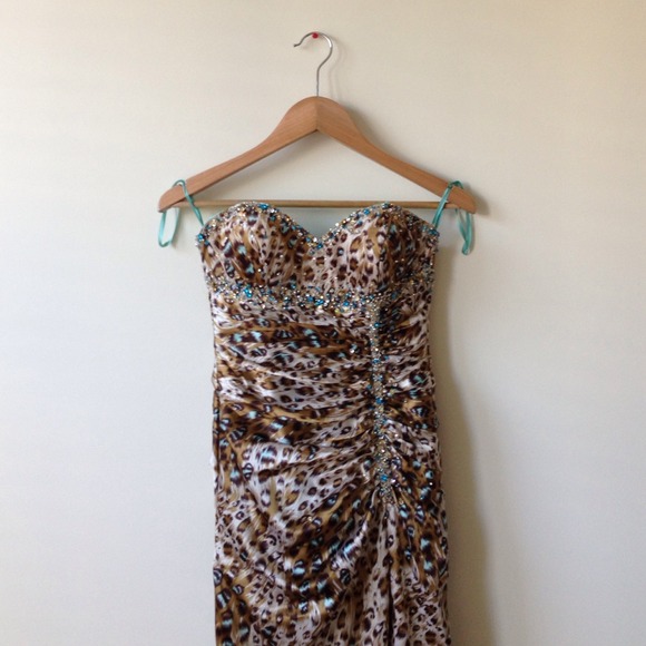 Dresses & Skirts - 3 piece bundle 😊