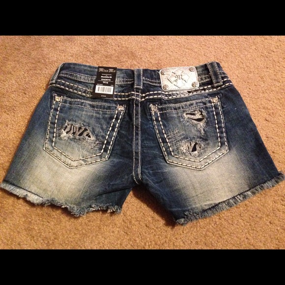 Miss Me Shorts - Picture 2 of 3