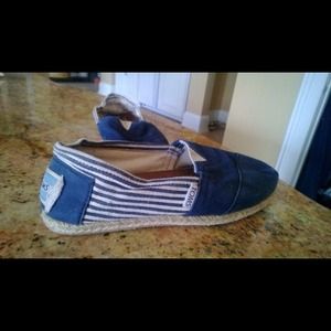 Adorable nautical toms flats