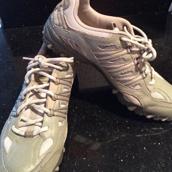 Size 9 leather trim Skechers.